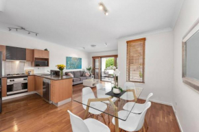 Hidden in New Farm ~ 1 Bed/1 Bath /1 Car/Views!